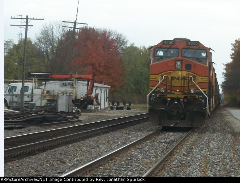 BNSF 4850, head-on view